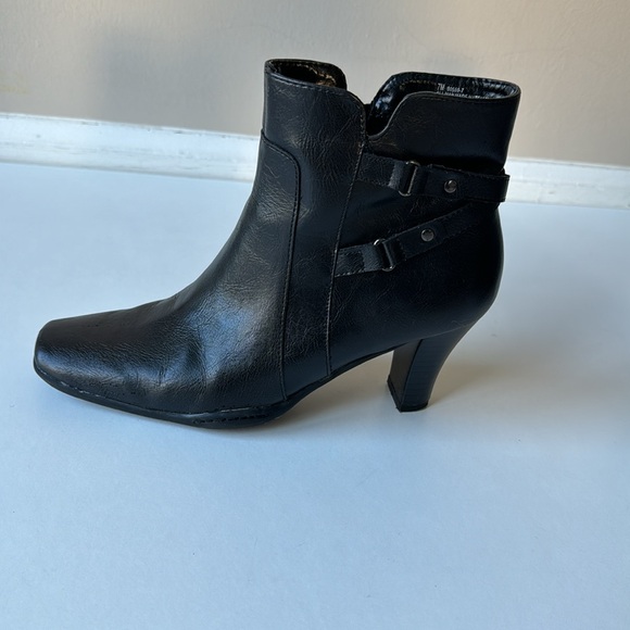 AEROSOLES Shoes - Aerosoles black boots with zipper closure.